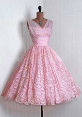 Sleeveless V Neck Knee-Length Ball Gown Lace Homecoming Dress