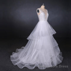 Charming V-neck Lace Wedding Dresses Elegant Backless Wedding Gowns