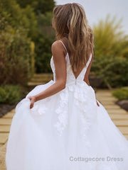 A-Line/Princess V-neck Sweep Train Lace Wedding Dresses With Appliques Lace