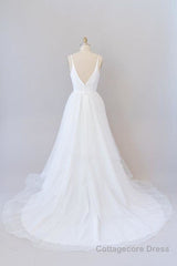 Beautiful V-neck Tulle A-line Wedding Dress