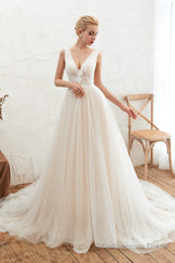 Champange Princess V-neck Lace Tulle Soft Pleats Wedding Dresses with Appliques