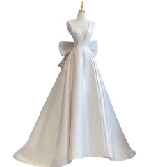 Chic Ball Gown V neckline Sleeveless Ivory Satin Long Wedding Dresses With Bow