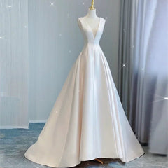 Chic Ball Gown V neckline Sleeveless Ivory Satin Long Wedding Dresses With Bow