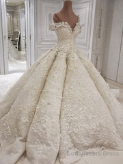 Classic Off theshoulder Luxurious Appliques Ball Gown Wedding Dress