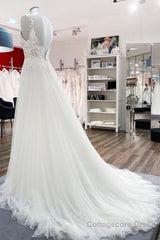 Classy Long A-line Tulle V Neck Sleeveless Lace Wedding Dress