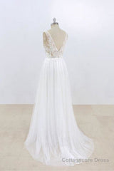 Deep V-neck Lace A-line Tulle Wedding Dress