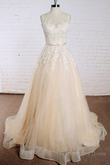 Elegant Long A-line Appliques Lace Tulle Wedding Dress