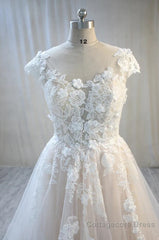 Elegant Long A-Line Bateau Backless Appliques Lace Tulle Wedding Dress