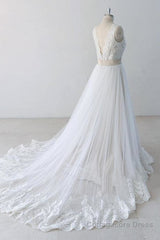 Elegant V-neck Lace Tulle A-line Wedding Dress