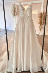 Fabulous V-Neck Spaghetti-Straps Sleeveless Long Lace Wedding Dresses Online