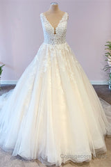 Gorgeous Long A-Line Tulle Wedding Dress With Appliques Lace