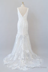 Long Mermaid V-neck Appliques Tulle Lace Wedding Dress