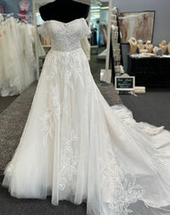 Off the Shoulder A-line Tulle/Lace Wedding Dress