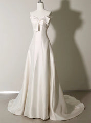 Pretty White Satin Strapless Wedding Dress