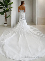 Trumpet/Mermaid Strapless Cathedral Train Tulle Wedding Dresses With Appliques Lace