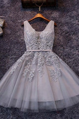 Tulle A-line V-neck Knee-length Lace Short Prom Dresses,Homecoming Dress with Applique