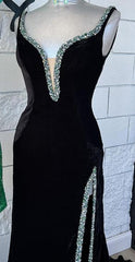 V-neck Black Long Prom Dress with Beading