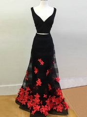 Vintage Black V-neck Two Piece Prom Dress with Appliques