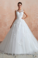 White Ball Gown Tulle Lace Appliques Sweetheart Sequins Wedding Dresses