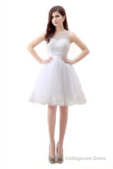 White Short Tulle Lace Knee Length Pearls Homecoming Dresses